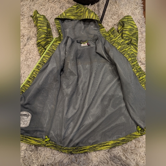 McKinley rain jacket, green & black geometric print, size Medium unisex. - Picture 13 of 14